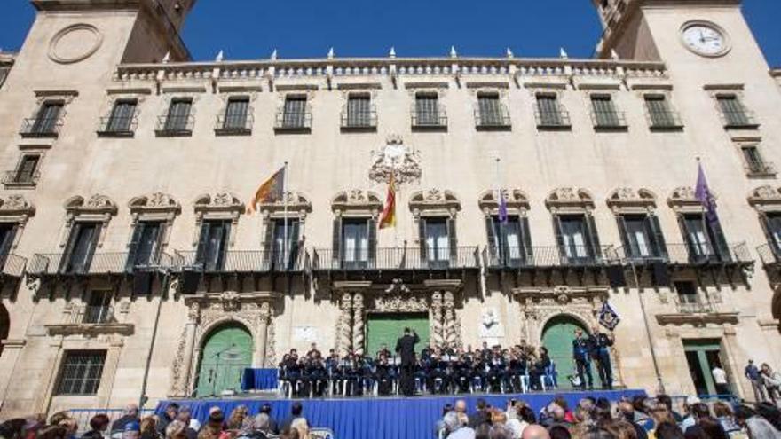 La música cofrade inunda Alicante