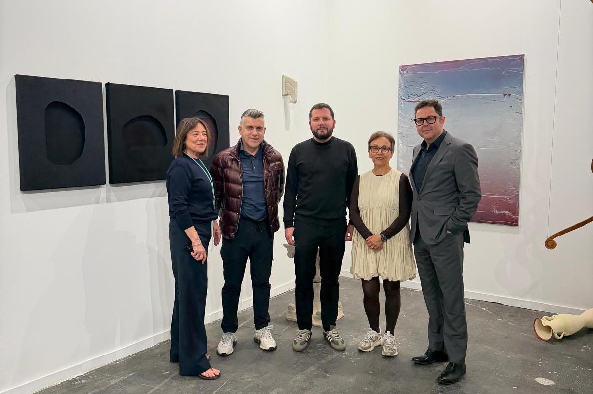 Imágenes de la vista del directo general del ICA, Manuel Cebrián, a los espacio de las galerías Artnueve y T20 en la feria ARCO.