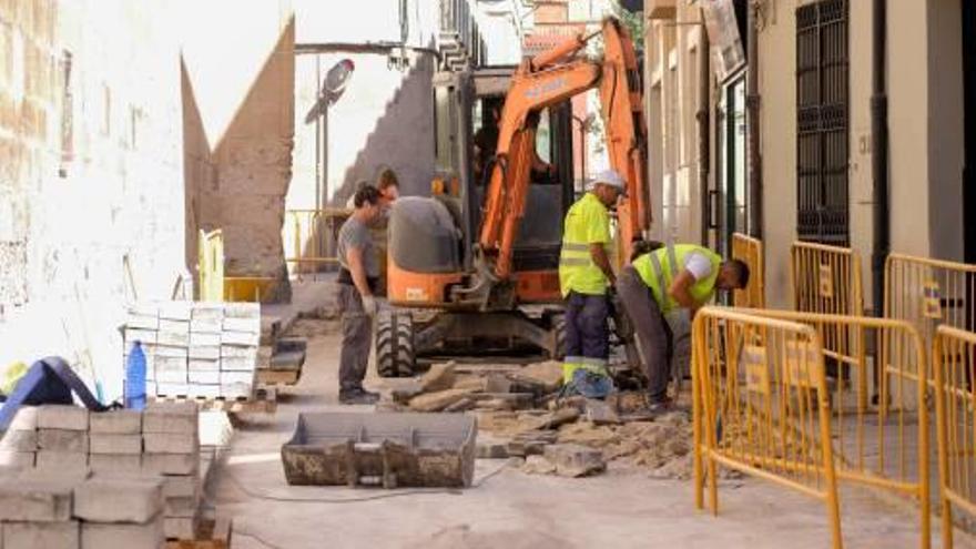 Trabajos de acondicionamiento de la calle Ramón y Cajal.