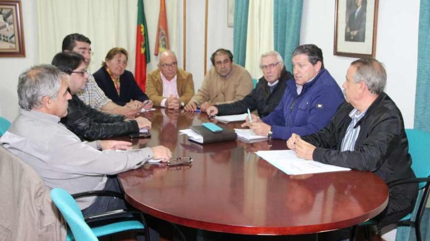 Representantes de la Mancomunidad Tierra de Aliste durante la asamblea.