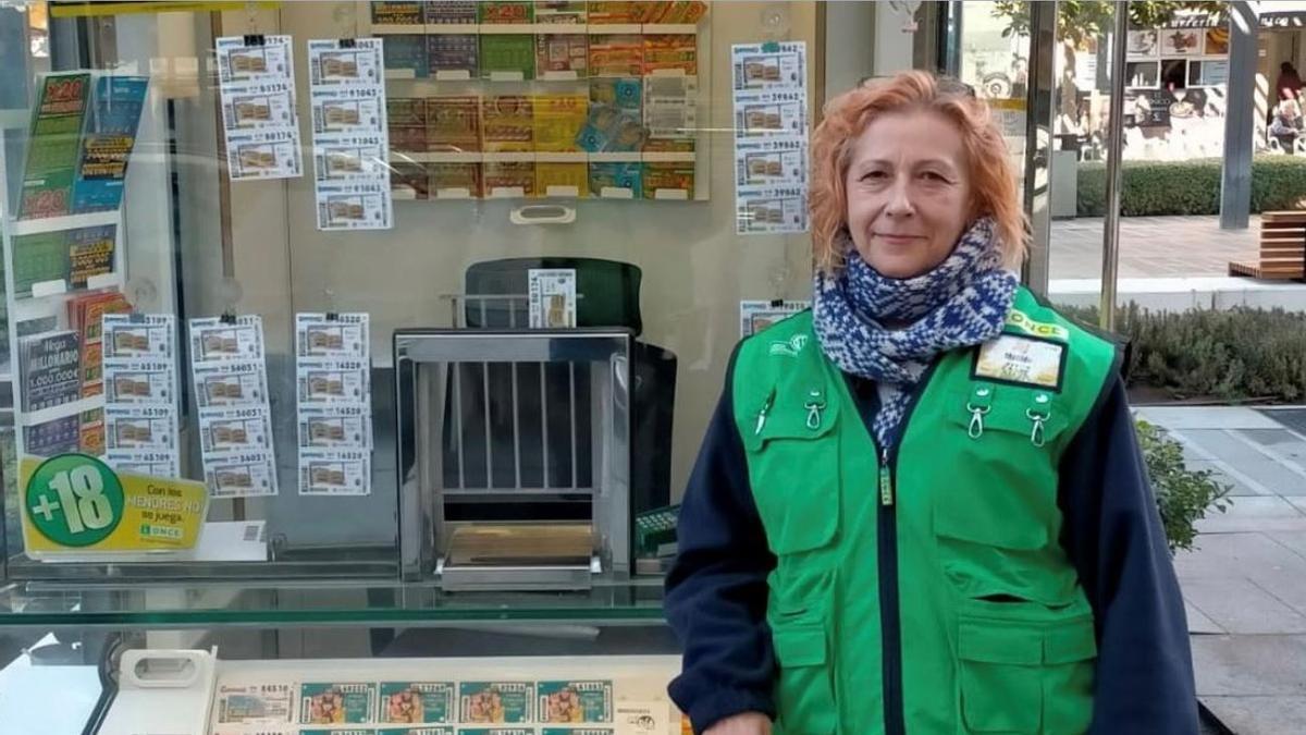 Matilde León, vendedora de la ONCE que ha repartido un Sueldazo de 2.000 euros al mes durante 10 años en Torremolinos.