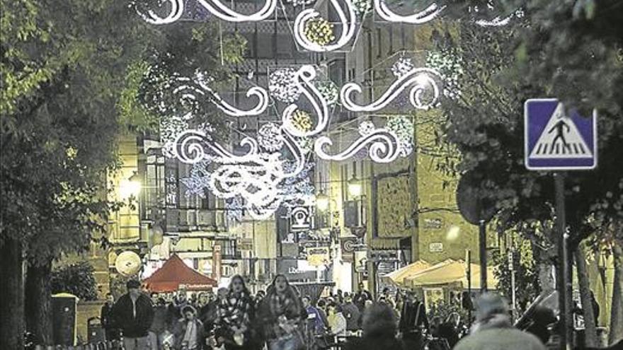 Fuegos artificiales y música, en el encendido navideño