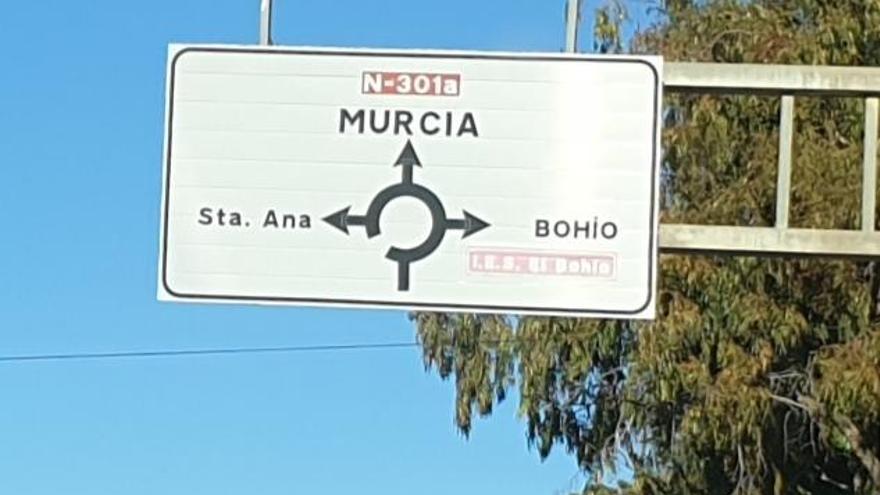 El cartel de acceso al Polígono de Santa Ana.