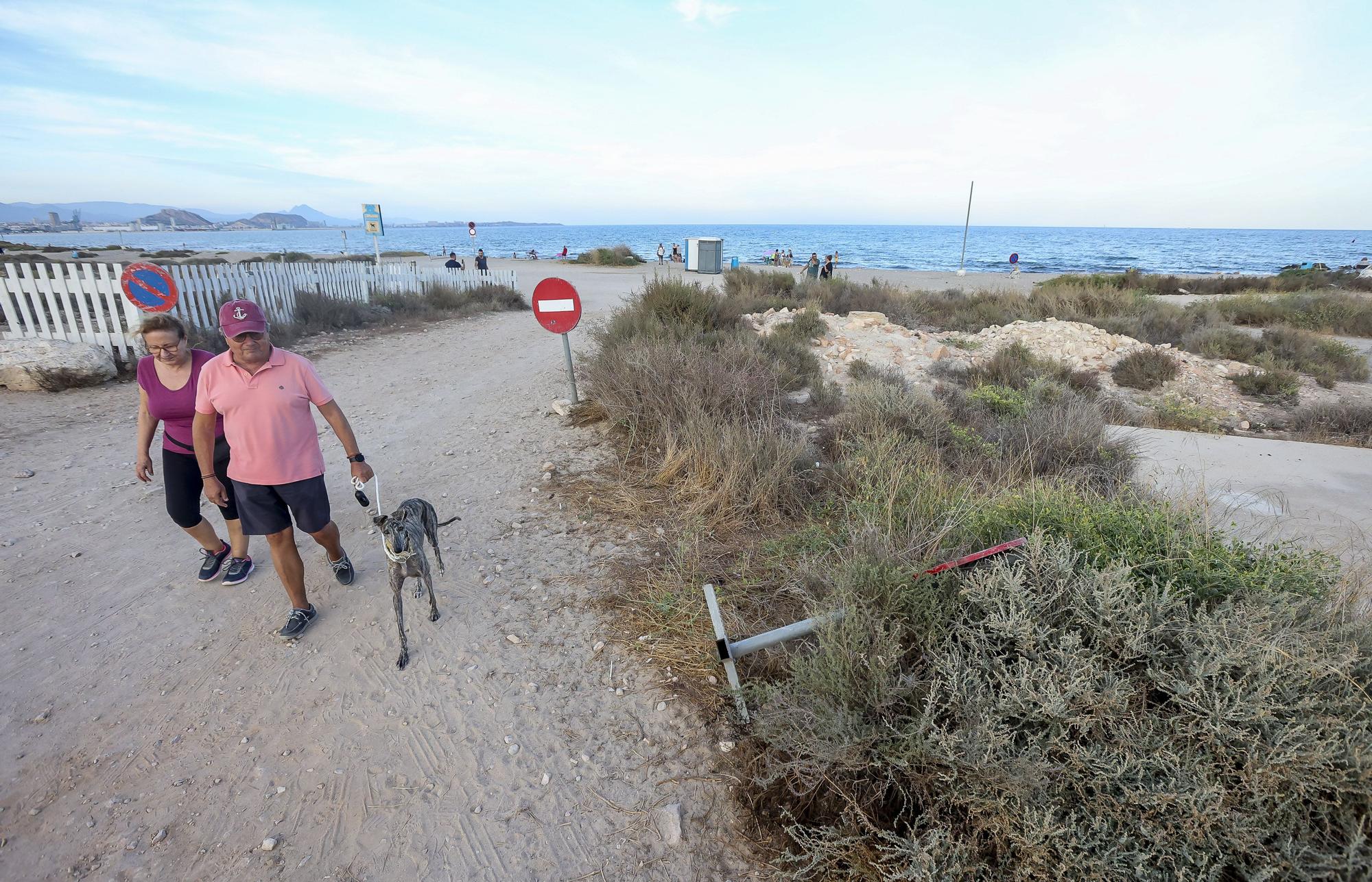 Protesta vecinal en contra del abandono del parque de perros de Aguamarga