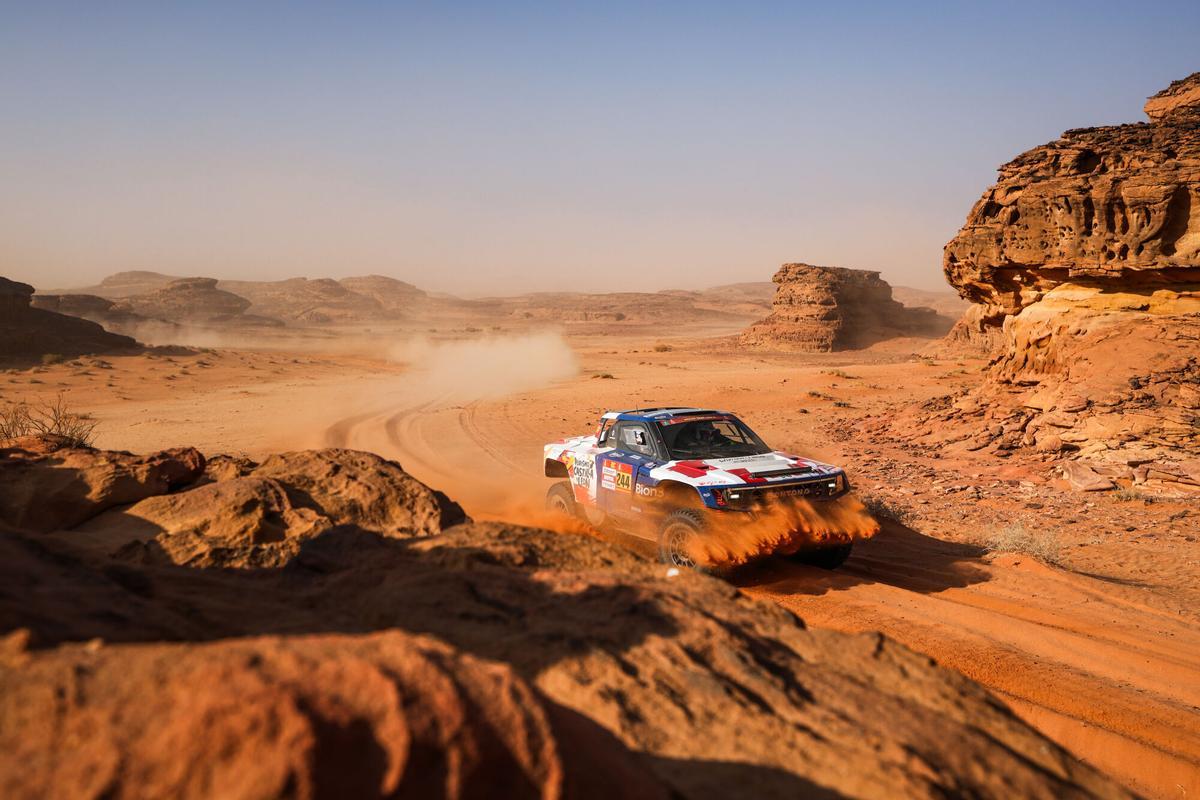 El coche de Jesús Calleja y Edu Blanco en el Dakar.