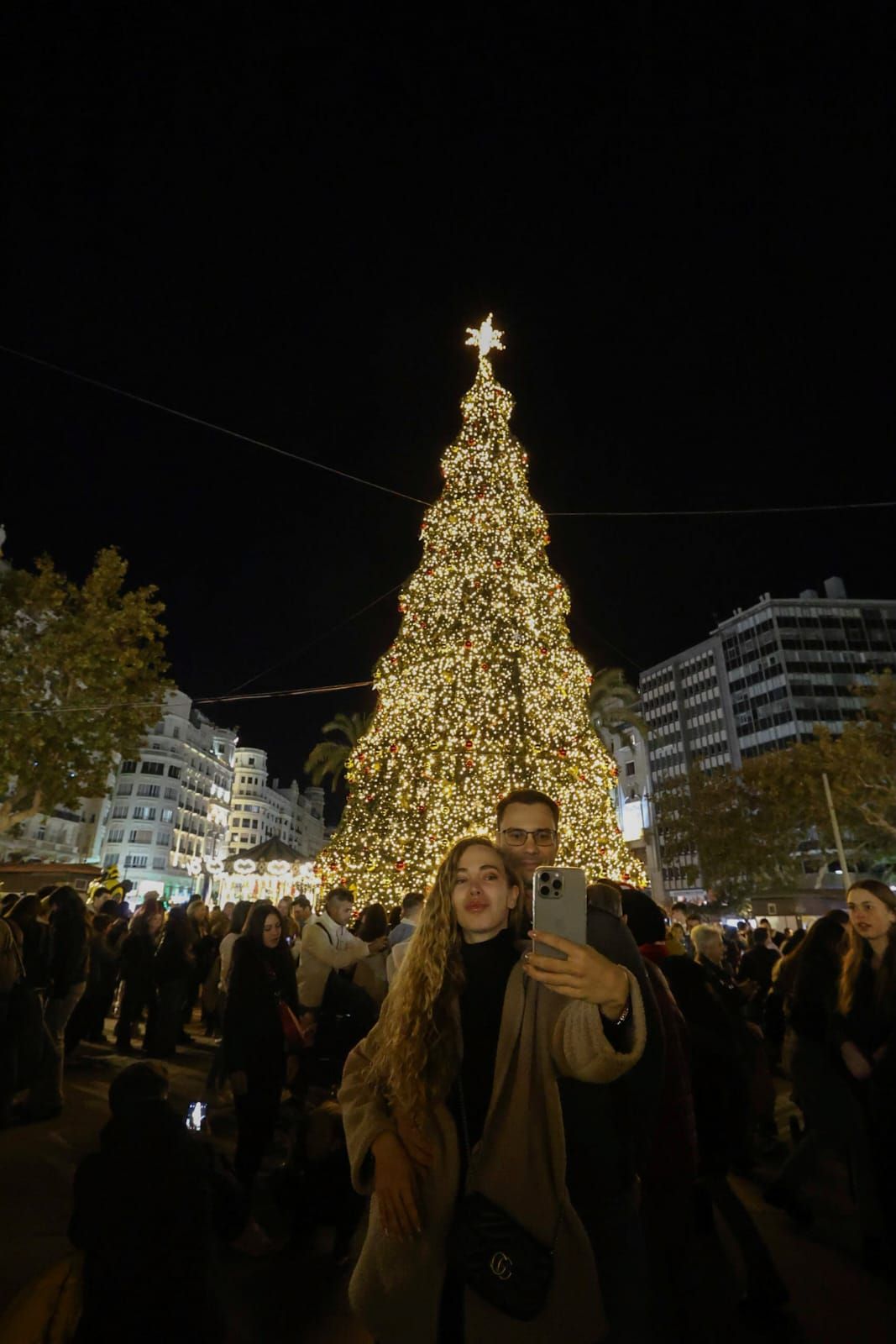 El centro de València, a reventar de gente por la decoración de Navidad