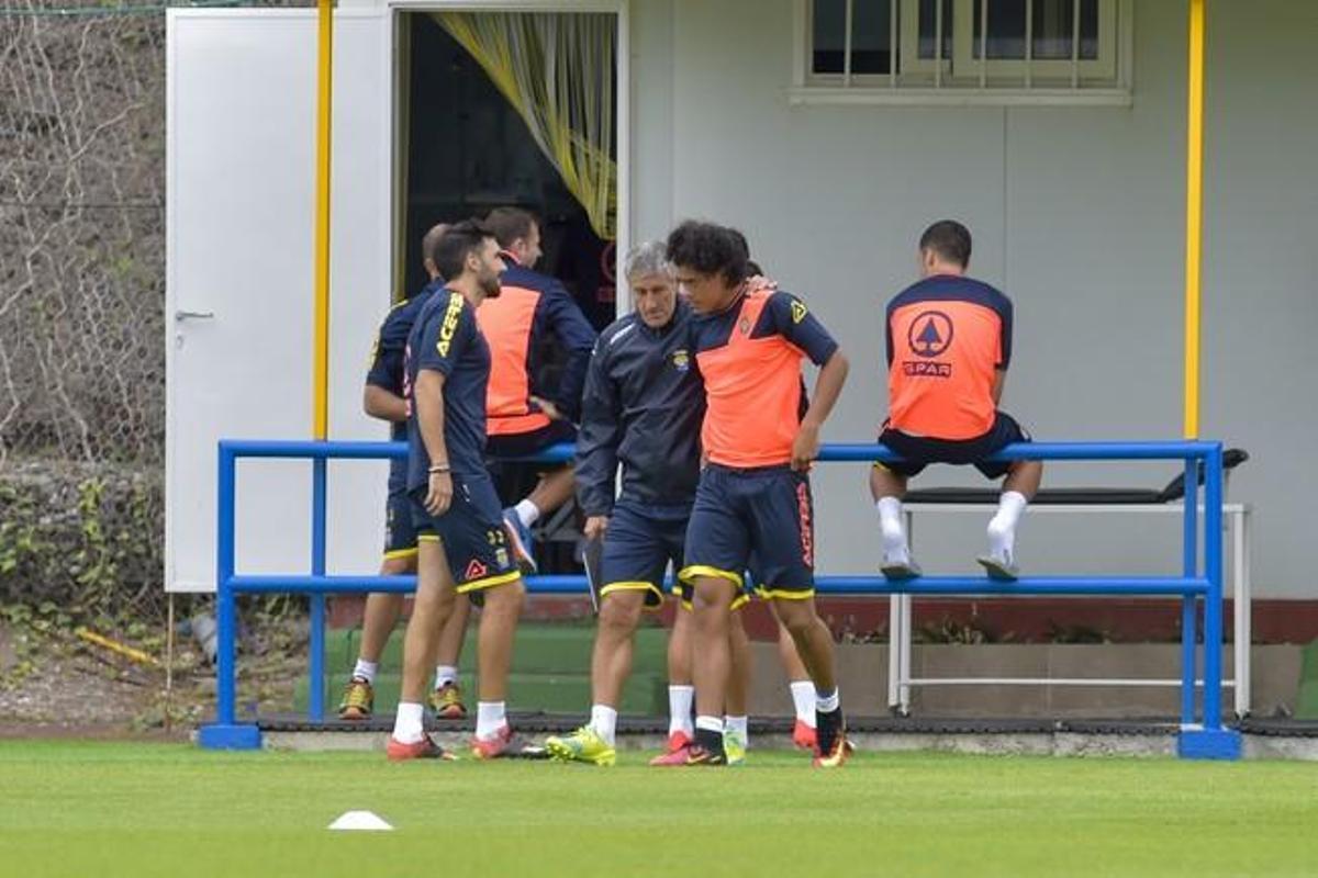 Entrenamiento de la UD Las Palmas, con el nuevo ... Entrenamiento de la UD Las Palmas, con el nuevo ...