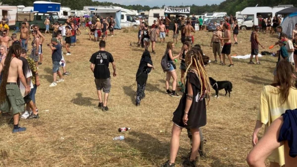 La ‘rave’ d’Itàlia amb més de 10.000 participants acaba amb un mort i denúncies per violacions La ‘rave’ d’Itàlia amb més de 10.000 participants acaba amb un mort i denúncies per violacions