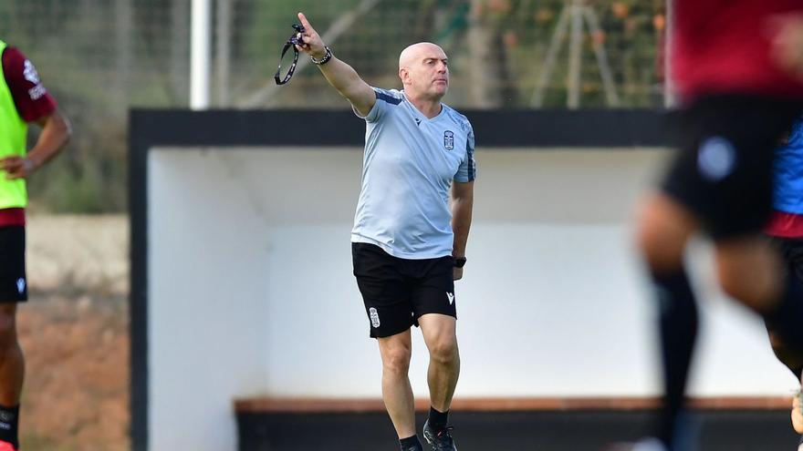 Julián Calero, en un entrenamiento con el equipo. | PRENSA FC CARTAGENA