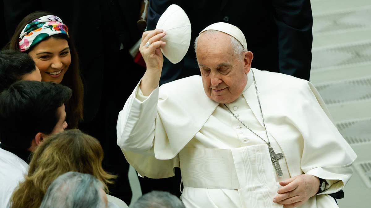 El Papa: "Queda mucho por hacer para reconocer la igual dignidad de las mujeres"