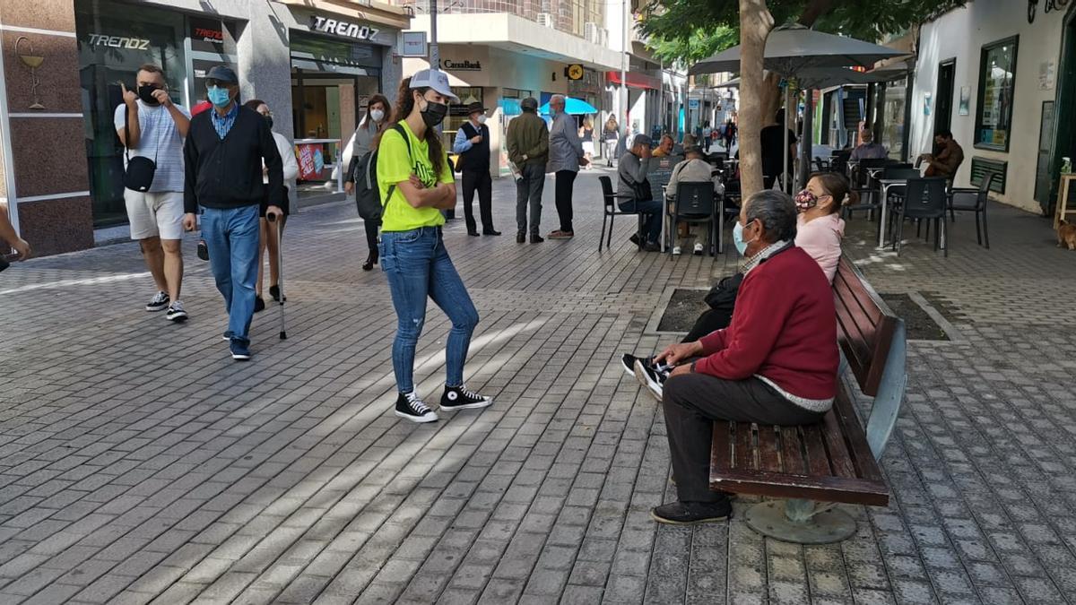 60 voluntarios colaboran en una campaña para recordar las medidas contra el Covid