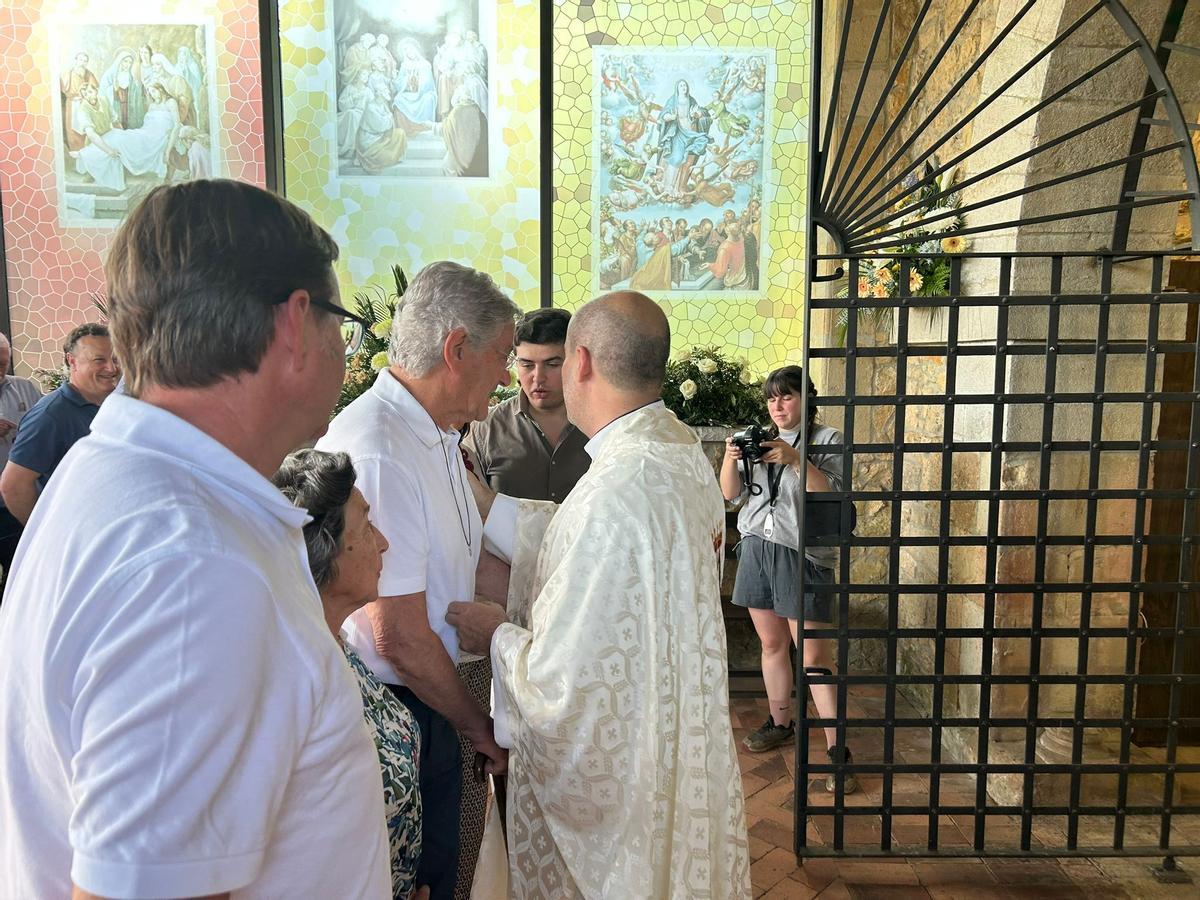 EN IMÁGENES: Homenaje vecinal a Joaquín Alperi y merienda de las fiestas de la Virgen de la Cabeza