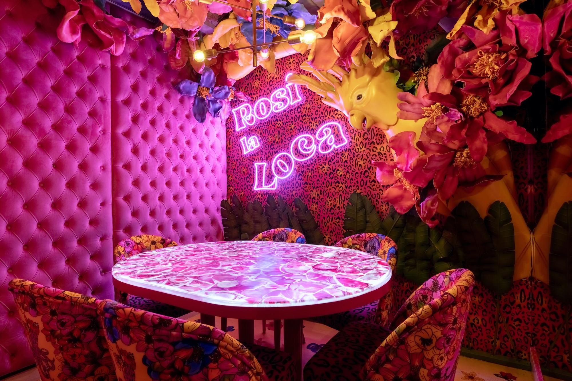 El local cuenta con un pequeño reservado para grupos