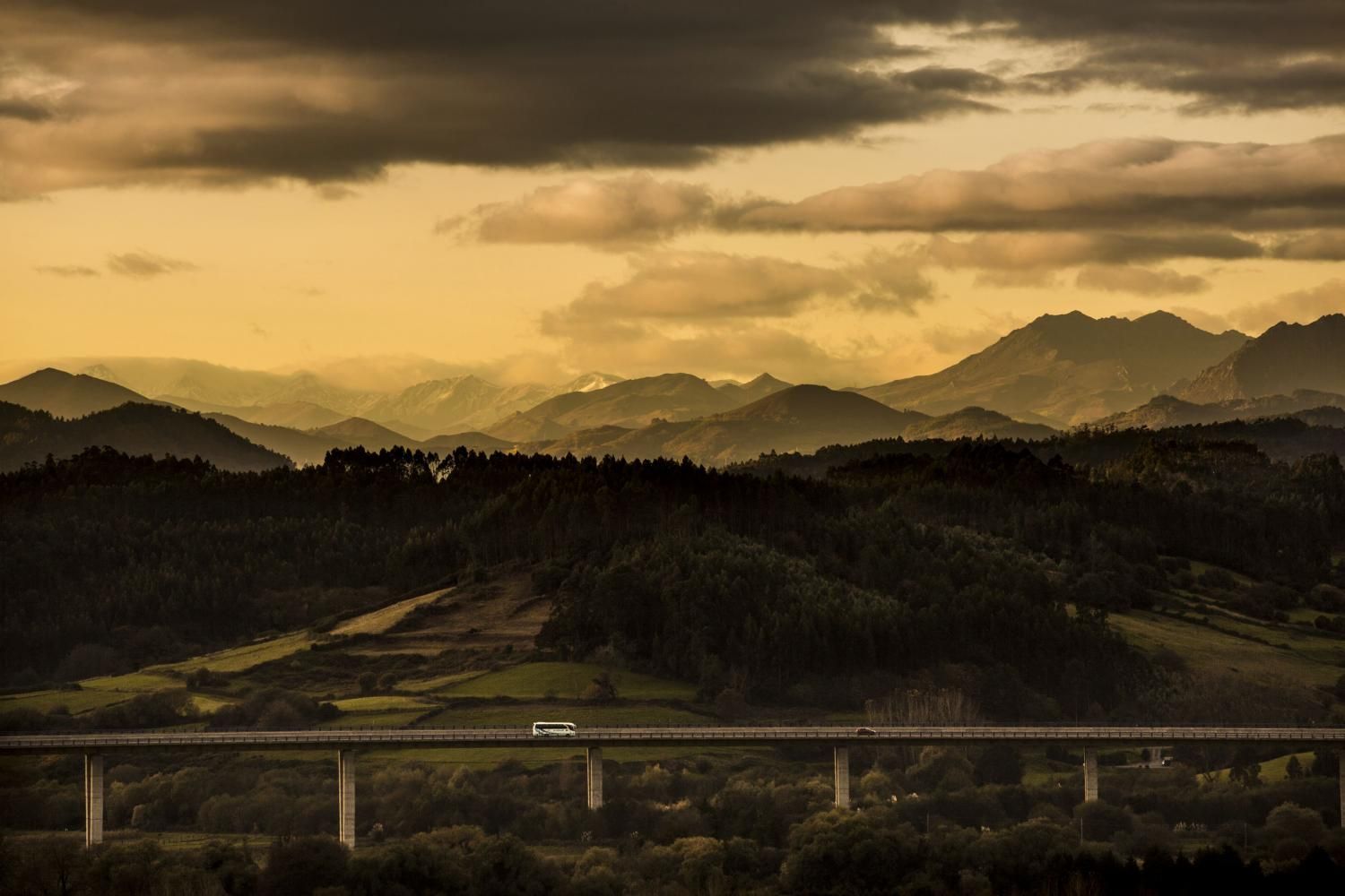 atardecer-autovia.jpg