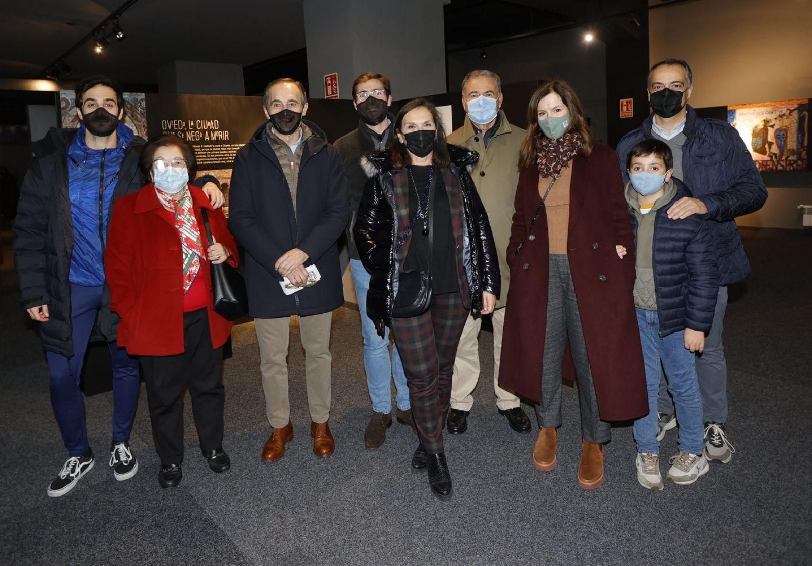 Un grupo de amigos en su visita a la exposición estas Navidades.  | / MIKI LÓPEZ