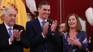 El presidente del Gobierno, Pedro Sánchez, junto a la presidenta del Congreso, Francina Armengol, en el Congreso.