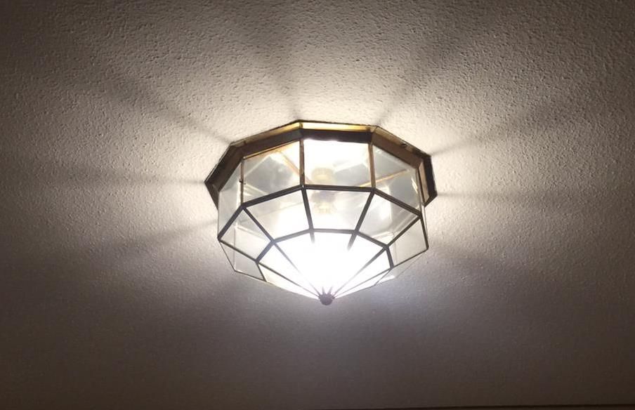 Las «rebajas» del Colegio de Abogados de Vigo: ponen a la venta muebles con historia