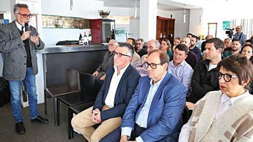 Carles Manera, durante la presentación del informe, ayer por la tarde en el hotel Ocean Drive de Botafoc.