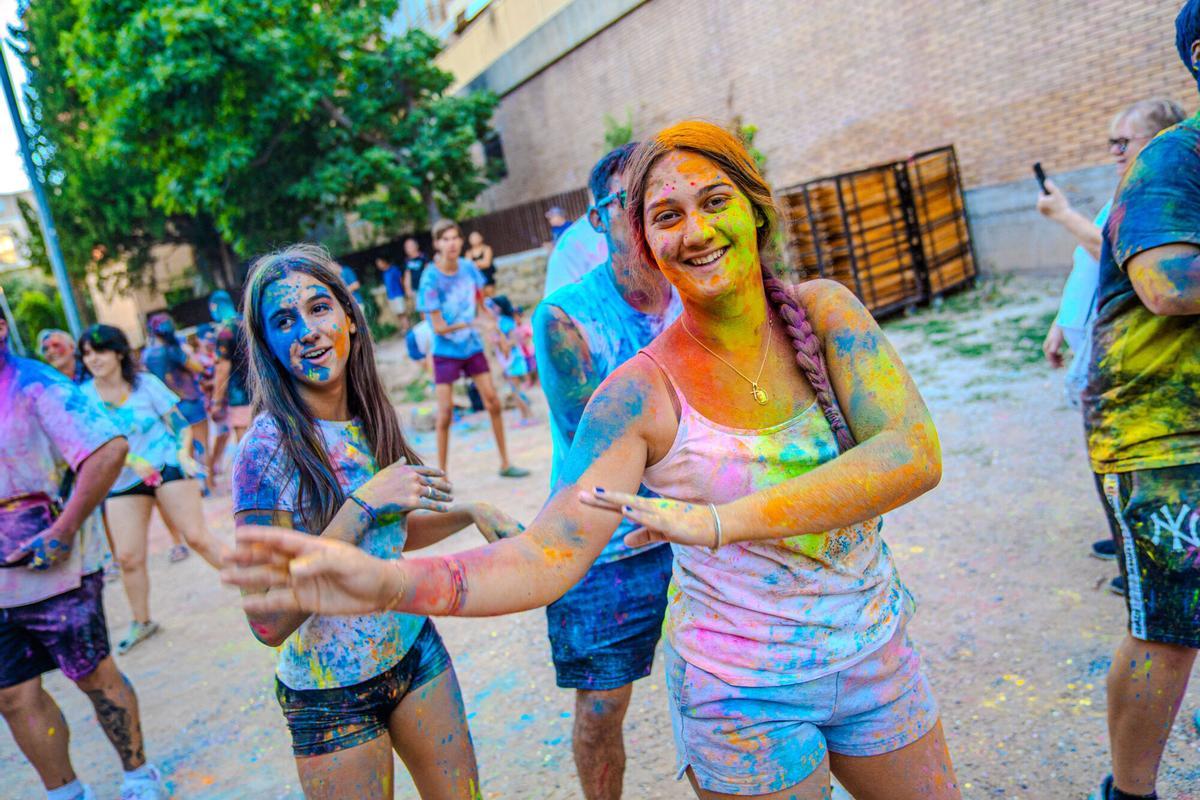La festa Holi omple de colors els Jardins del Casino de Manresa La festa Holi omple de colors els Jardins del Casino de Manresa