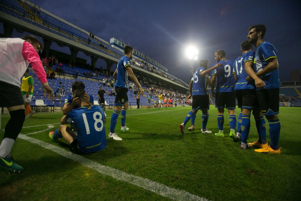 El Hércules despide al técnico argentino tras ganar por 3-2 al Peralada con mucho sufrimiento.