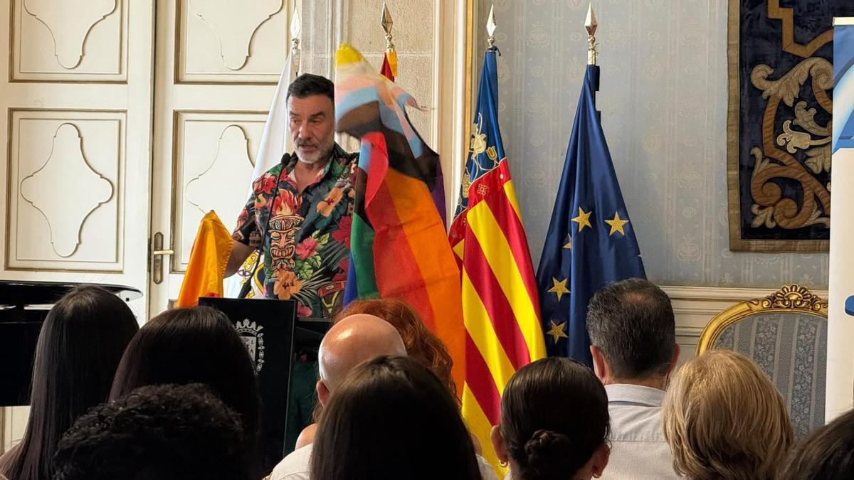 La izquierda se suma a las celebraciones del Orgullo LGTBI en Alicante tras el “plantón” del PP a Vox en el pleno