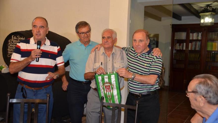 Almuerzo con Daniel Onega para la entrega de la insignia de Veteranos