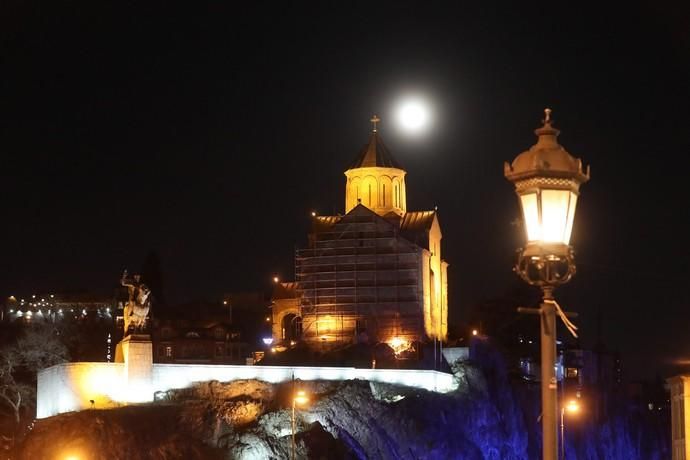 Superluna "de nieve" en Tbilisi