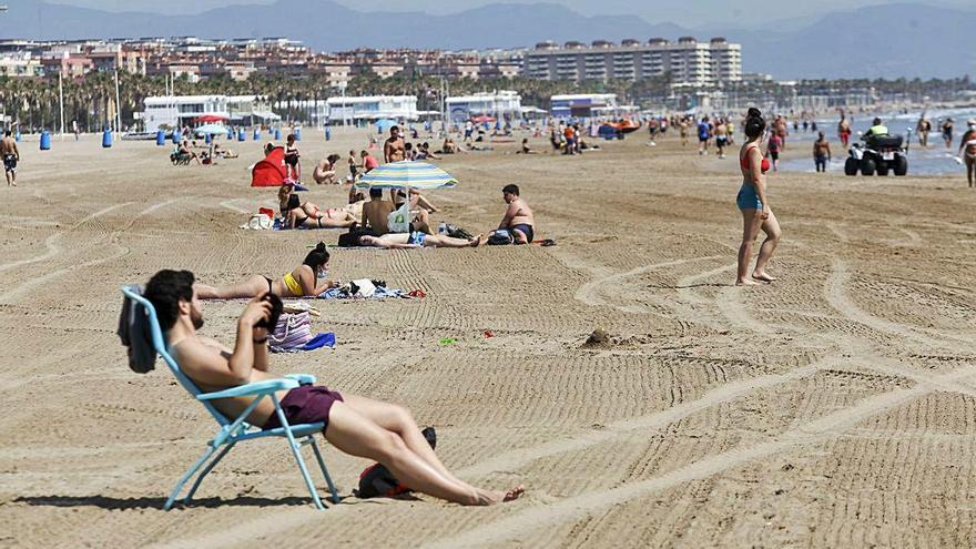 El Consell de la Joventut respalda la contratación de  mil jóvenes para controlar las playas