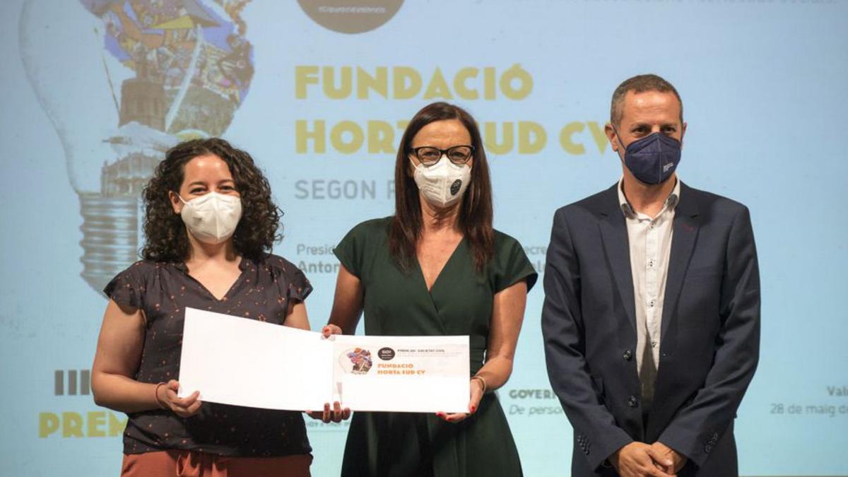 Representantes de la FHS en la recogida del premio de 2020. | DIVAL