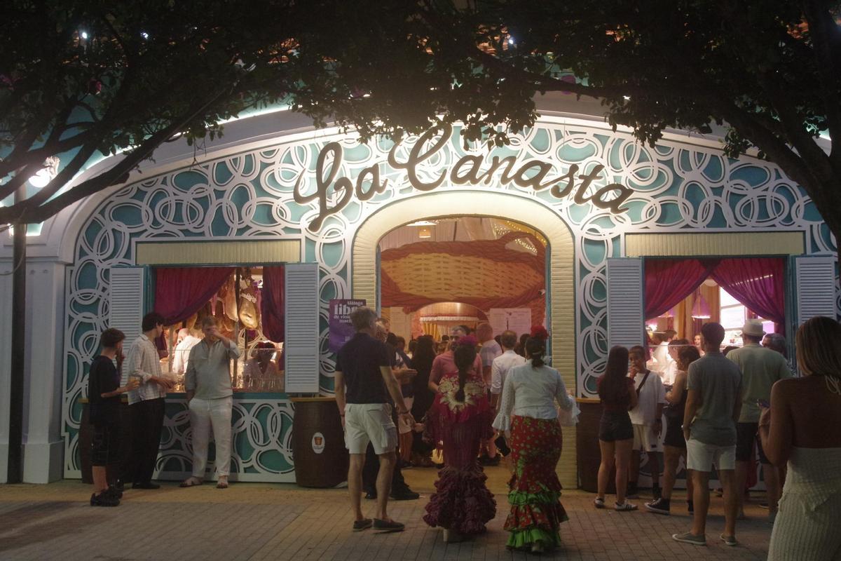 Lleno en el Real la primera noche de la Feria de Málaga 2025