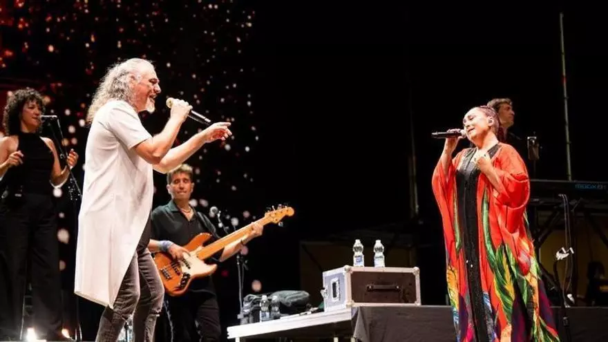 Camela reúne a más de 3.000 personas en el cierre de las Fiestas Mayores de Santiago de Gáldar