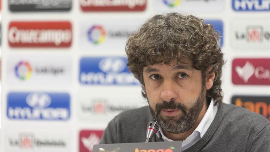 Emilio Vega cree que, &quot;básicamente&quot;, Carlos González no tiene ni idea de fútbol