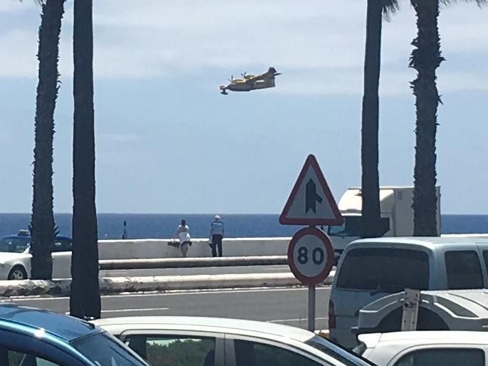 Maniobras de hidroaviones contraincendios en el Puerto de Las Palmas