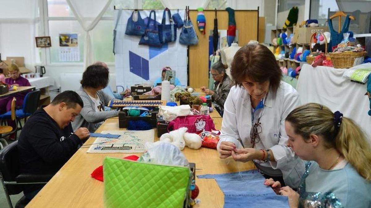 Adiós a preocuparse por los horarios de la medicación: PLACEAT lanza un 'Pastillero Virtual' para mejorar la  autonomía de las personas con discapacidad intelectual