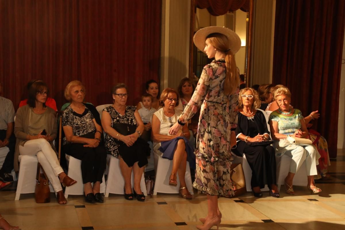 Desfile de Higinio Mateu en el Casino Antiguo