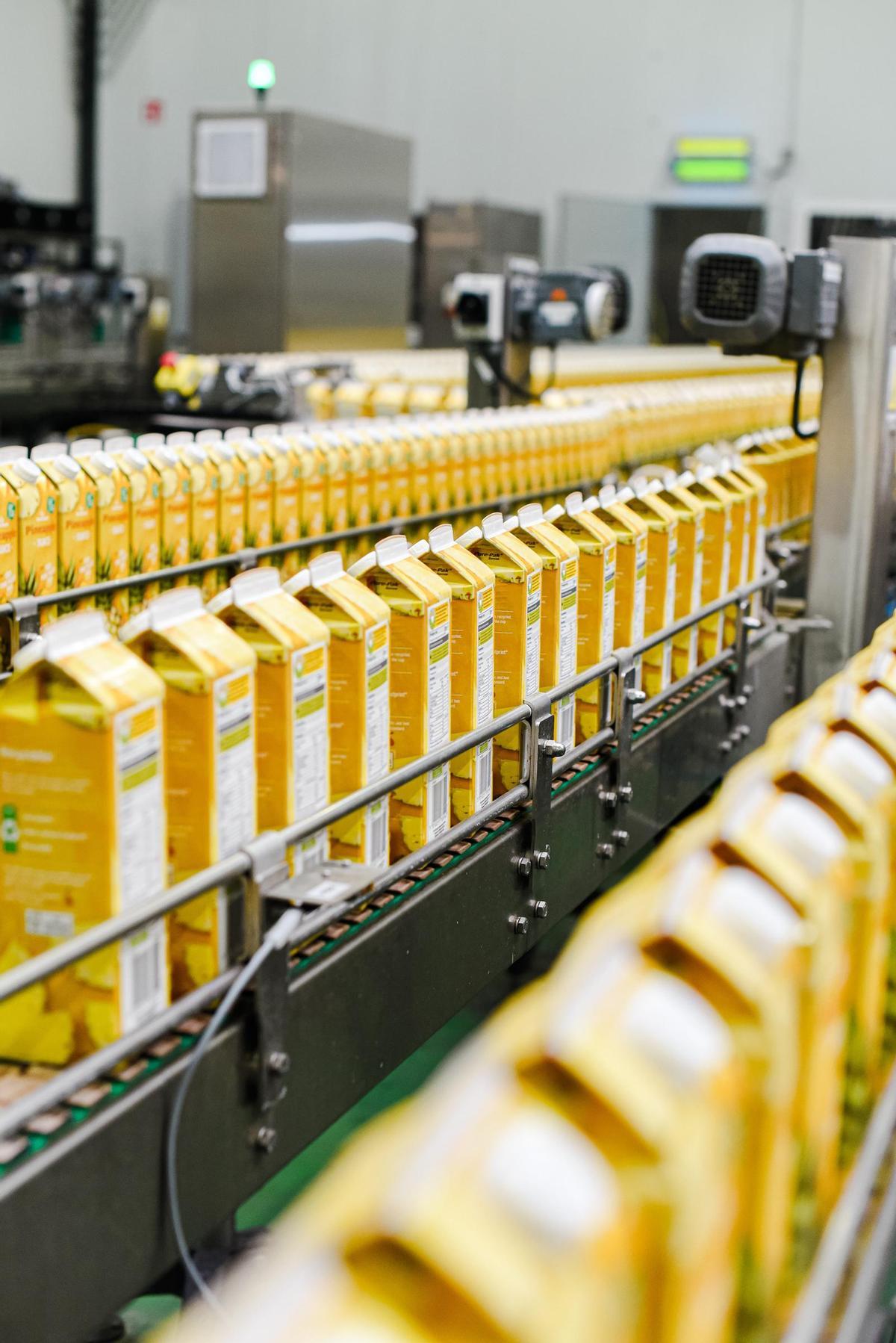 De las plantas de envasado de AMC en Murcia salen el 60% de los zumos refrigerados de España.