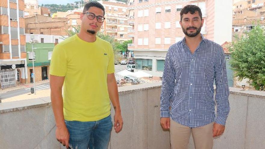 El alcalde de l&#039;Alcora, Samuel Falomir (derecha), junto al concejal de Juventud, Manu Rubio.