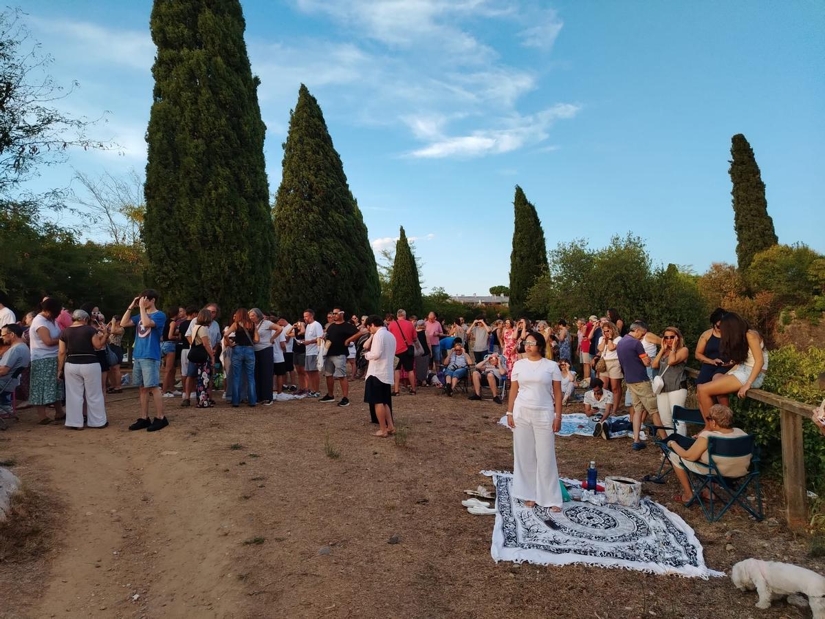 Girona mira al cel: l’eclipsi des de la muralla i Montjuïc