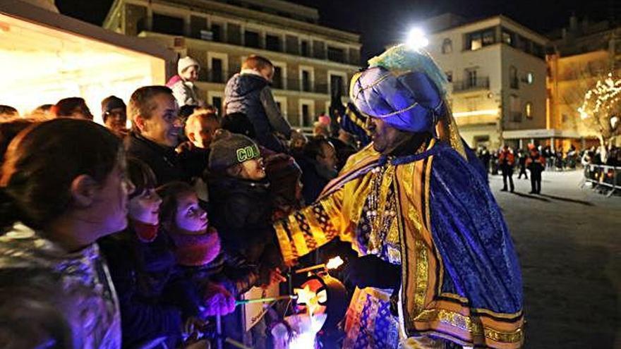 L&#039;ESCALA Els fanals guien el vaixell dels Reis