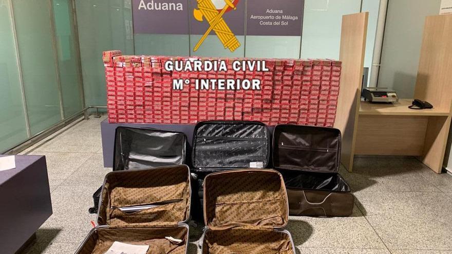 Incautadas 3.500 cajetillas de tabaco de distintas marcas en el aeropuerto de Málaga.