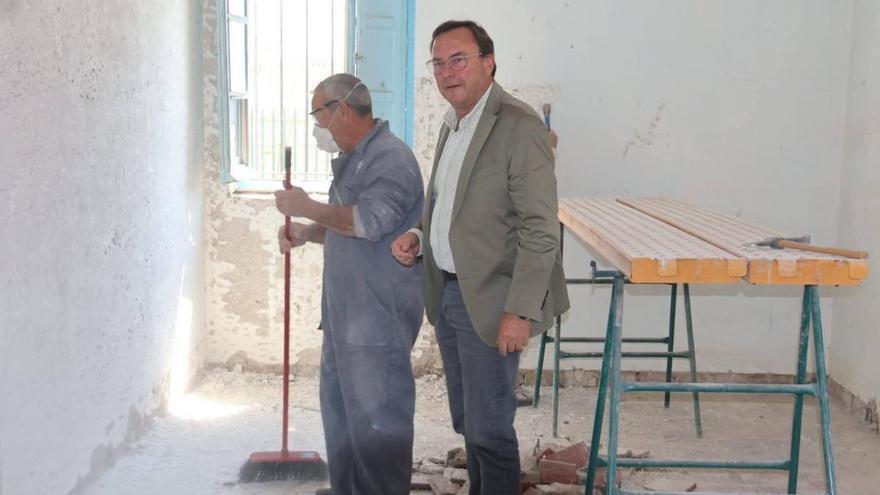 El Ayuntamiento de Villafranca impulsa con el PFEA la mejora del cuartel de la Guardia Civil con nuevos vestuarios femeninos