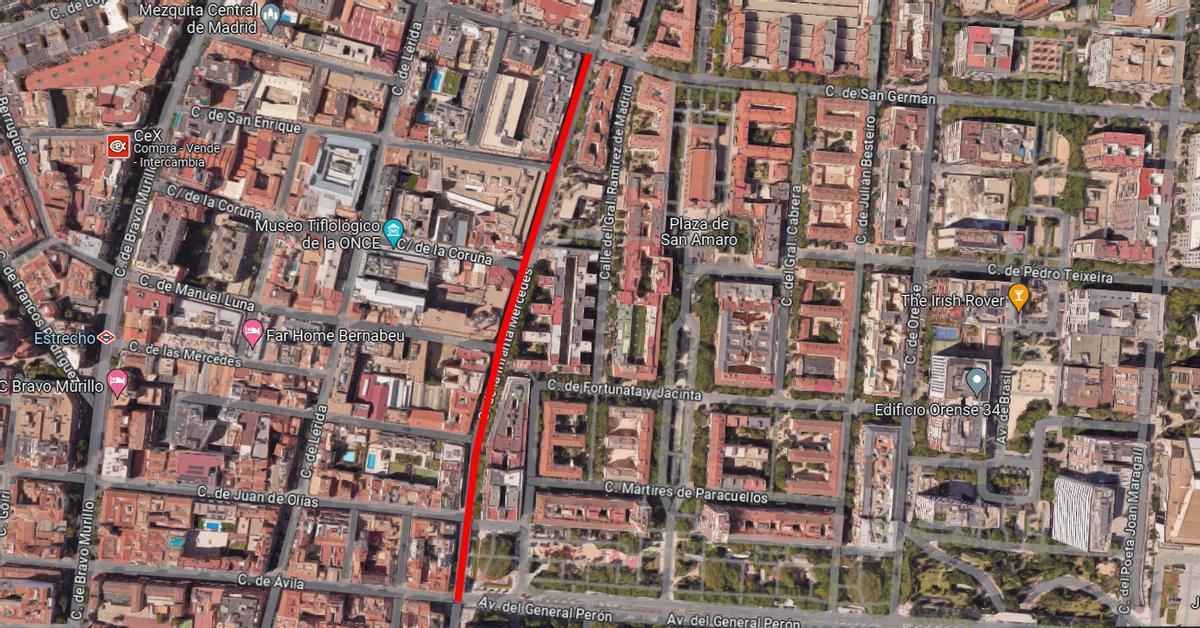 Diferencias de trama urbana entre el Tetuán antiguo y el del Plan Bidagor, a la derecha. En rojo, la calle Infanta Mercedes