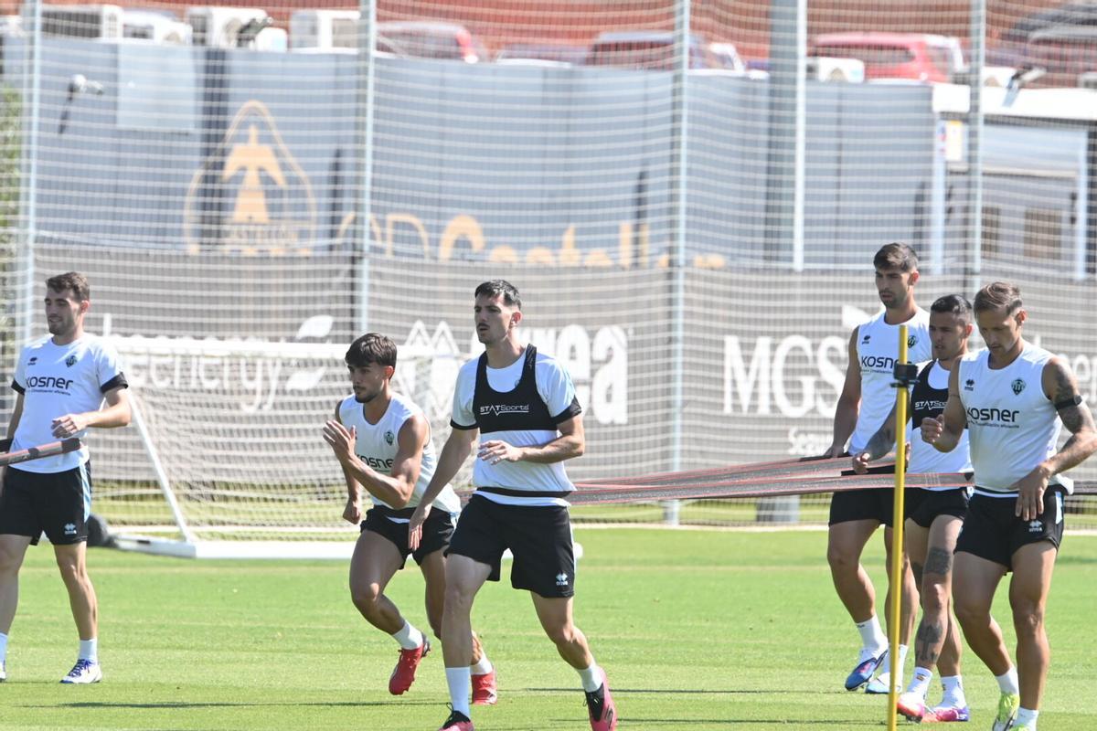 Entrenamiento de los 'orelluts', en la Ciudad Deportiva Globeenergy, antes del Castellón-Eibar