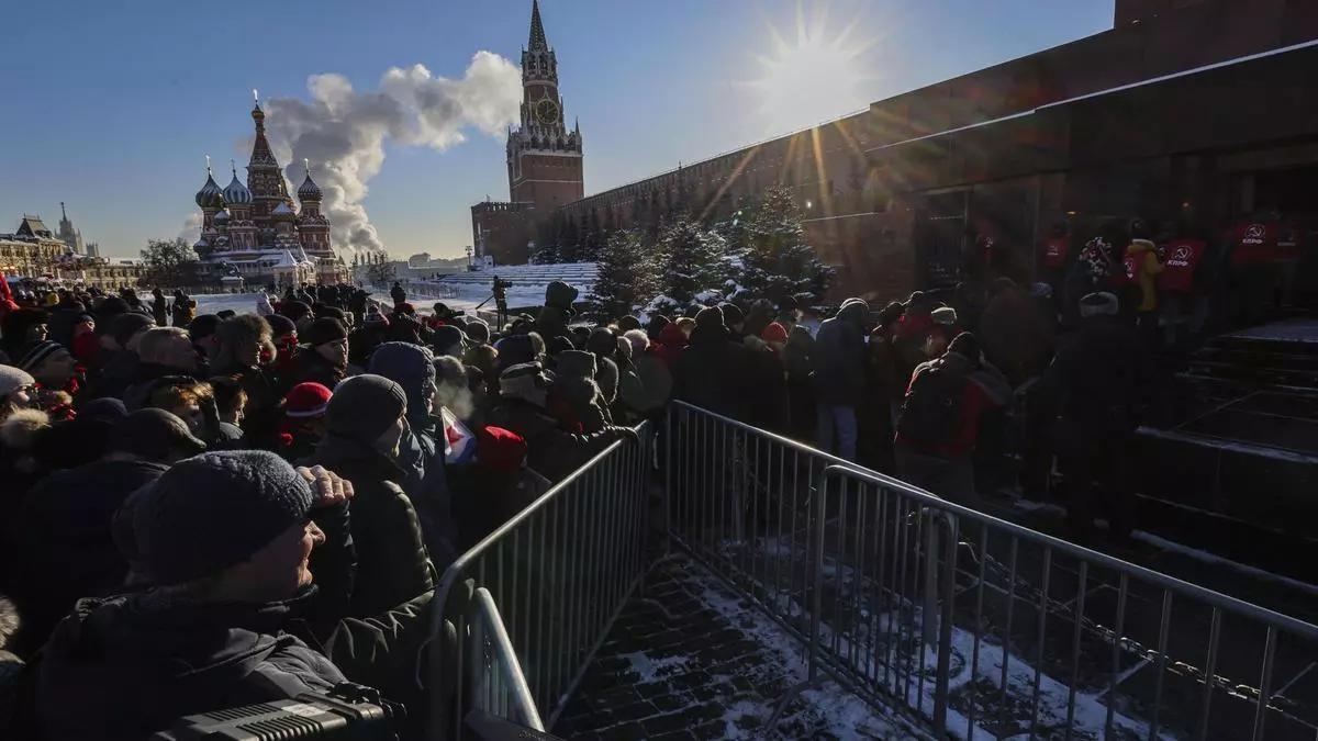 Els comunistes russos commemoren el centenari de la defunció de Vladimir Lenin a Moscou