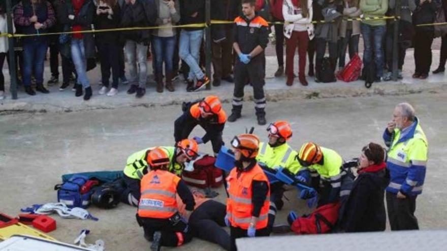 Simulacro de accidente en el IES Miguel de Cervantes de Murcia