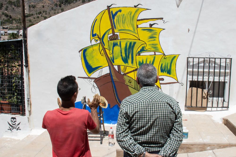 Más de doscientos murales en homenaje a Miguel Hernández engalanan el barrio de San Isidro de Orihuela