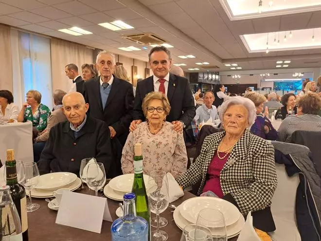 Nava rinde homenaje a sus mayores: "Es bueno reencontrarse tras dos años sin poder salir"