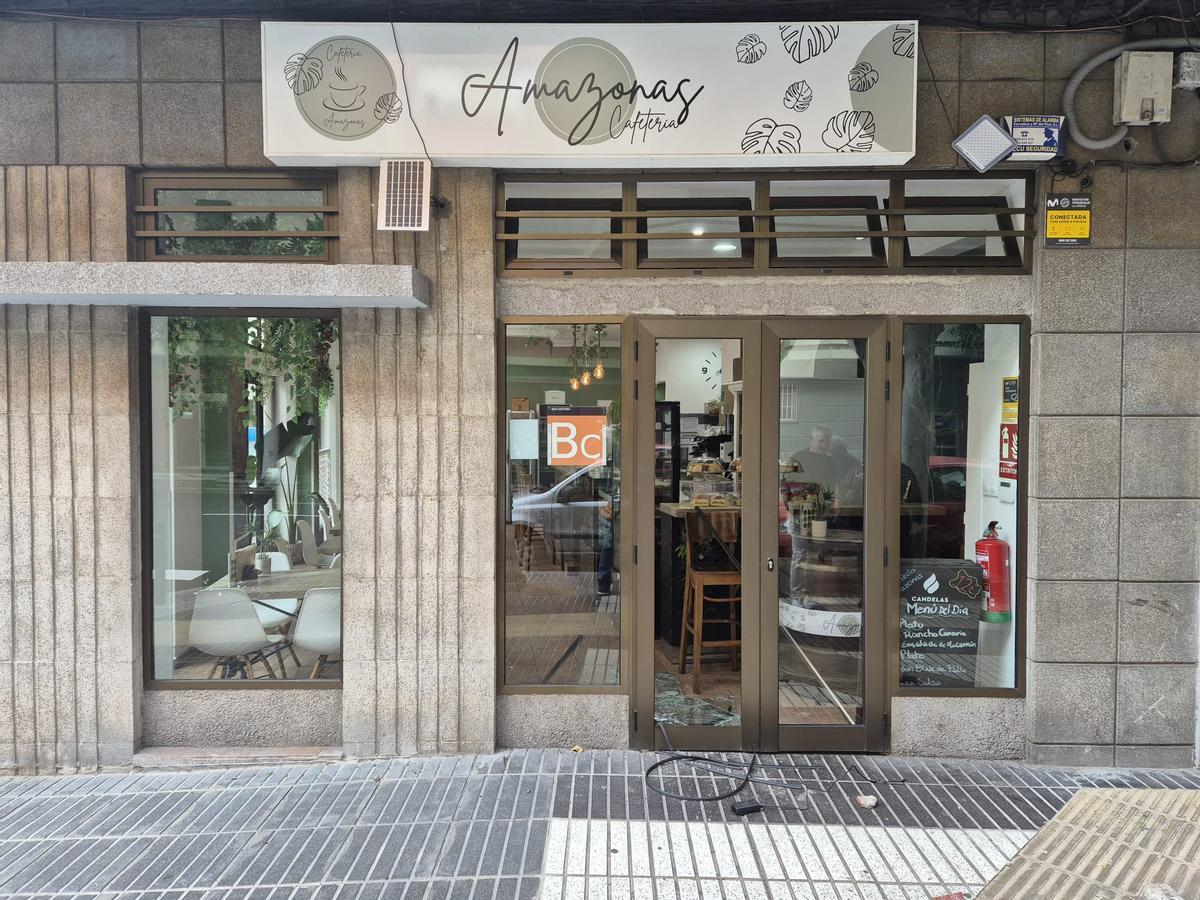 Roban de madrugada en una cafetería de Tomás Morales tras romper el cristal con una piedra