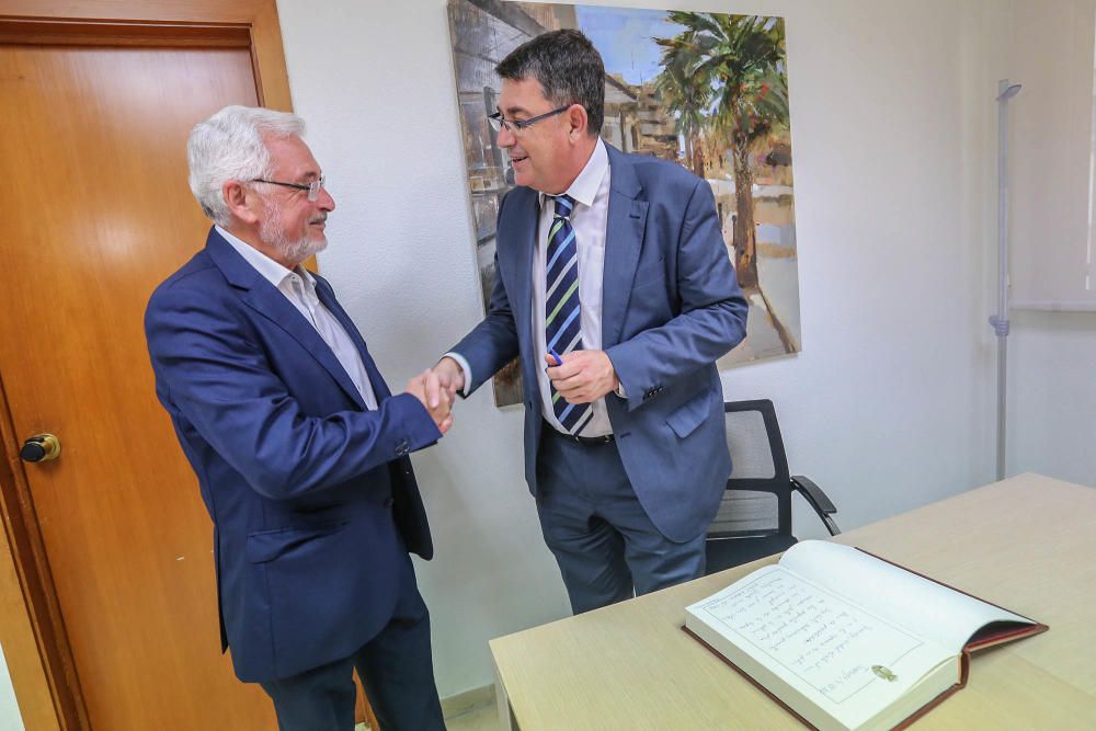 Visita del presidente de las Cortes Valencianas, Enric Morera, al Ayuntamiento de Torrevieja