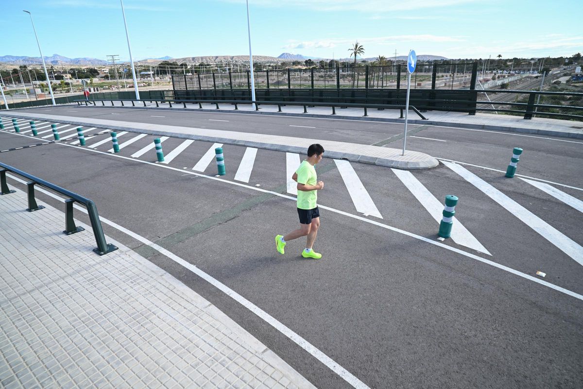 Haciendo "running" en el vial por donde no pueden pasar los vehículos